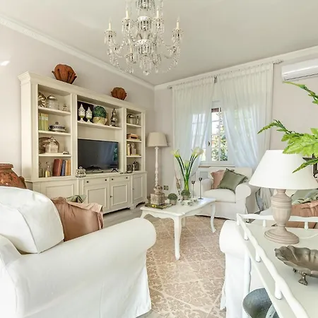 Olivia: A New Luxury With Garden Villa Lucca